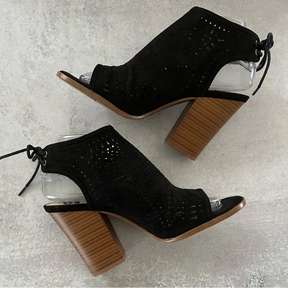 Fergalicious Women's Vorge Peep Toe Tie Back Laser Cut Bootie, Black 8 - Picture 6 of 10